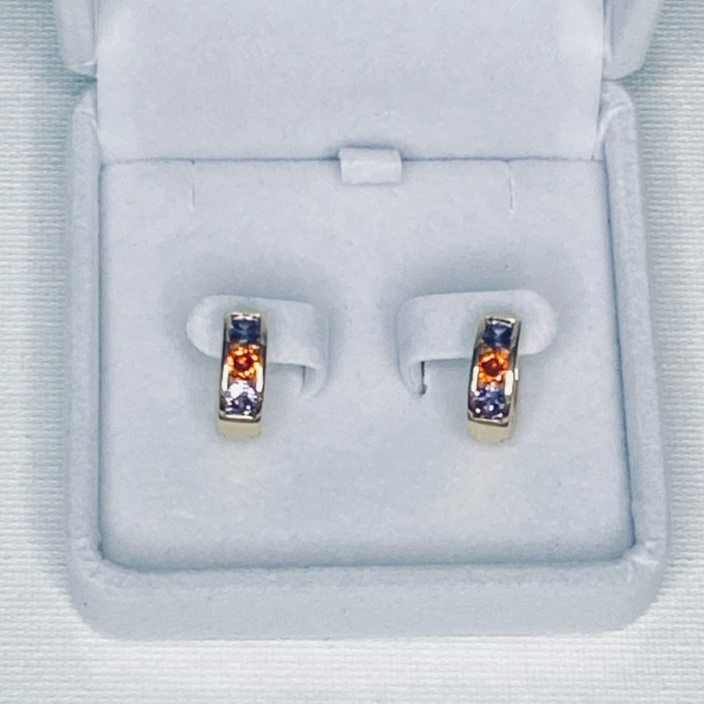 HUGGY 3 STONE EARRINGS IN GOLD TONE - Picture 2 of 5